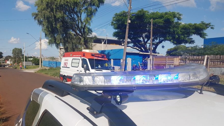 Após ter crise convulsiva, mulher ‘acorda’ em surto e agressiva e precisa ser contida