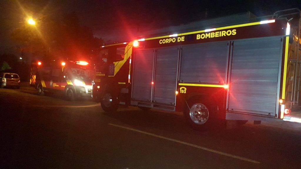 Mulher fratura a perna ao cair em buraco em obra no Bairro Brasília