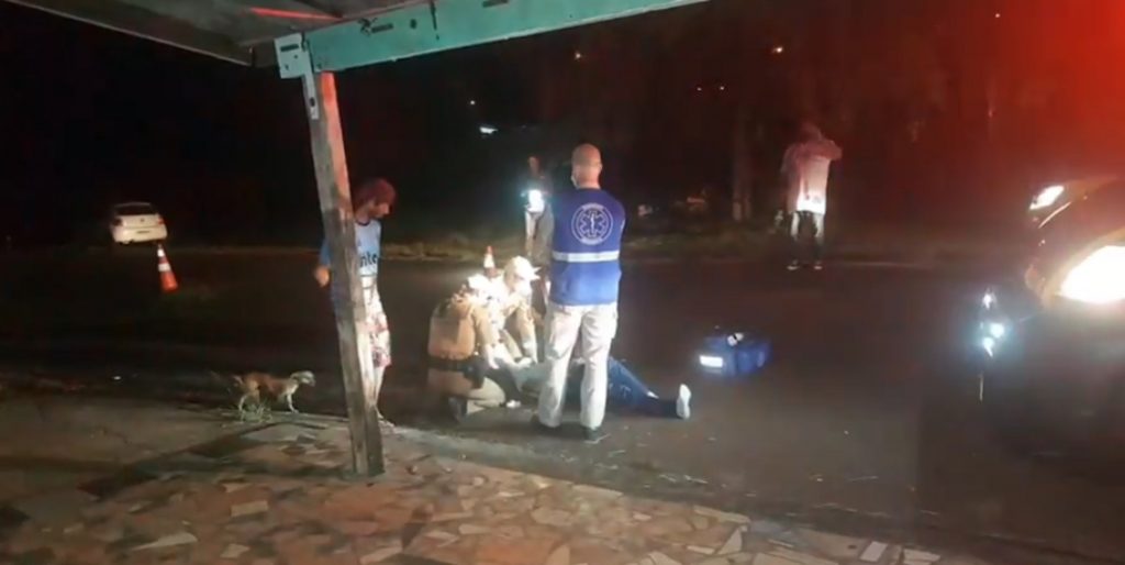 Ciclista é socorrido no Floresta ao ser atingido por carro