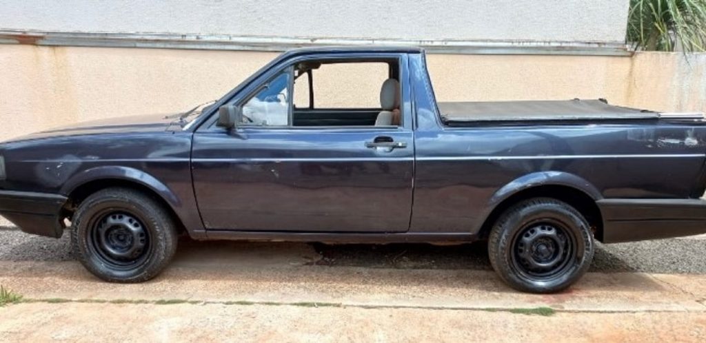 Veículo Saveiro, placas AGB-8J35, foi furtado no Bairro Santos Dumont