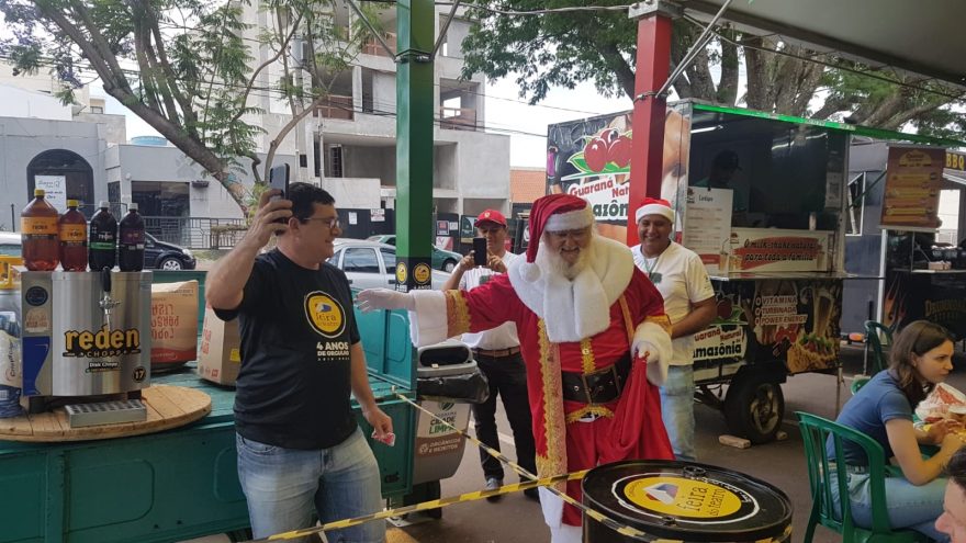 Papai Noel chega à Feira do Teatro neste domingo (18)