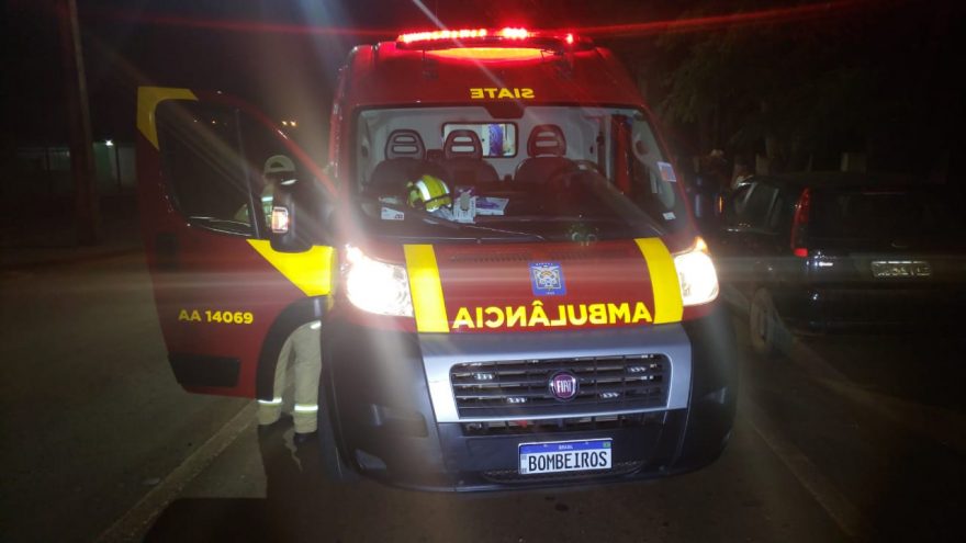 Homem fica ferido ao sofrer queda de motocicleta na Rua Rio da Paz