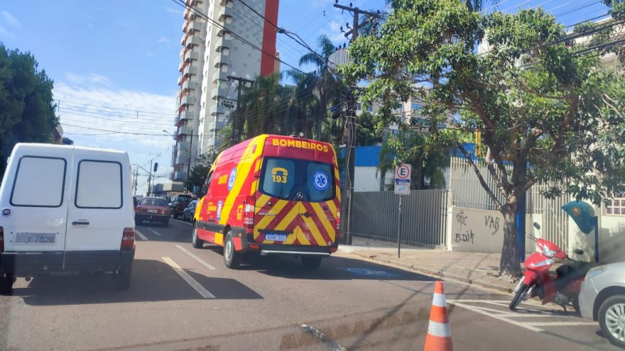 Idoso passa mal e sofre queda no Centro