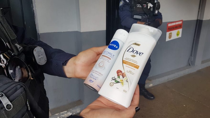 Morador de rua é detido após furtar desodorante e xampu