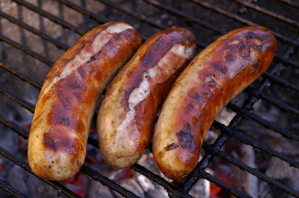 Conhece? Homem invade casa para furtar linguiça
