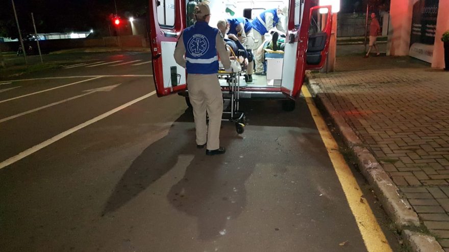 Durante partida de futebol, dois jovens ficam feridos após baterem a cabeça