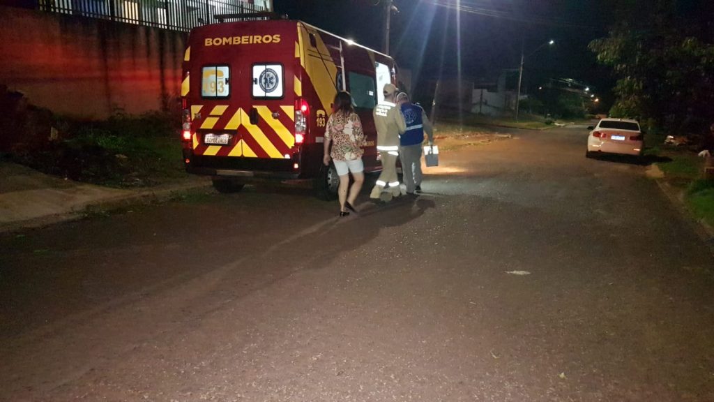 Idosa fica ferida ao manusear batedeira industrial