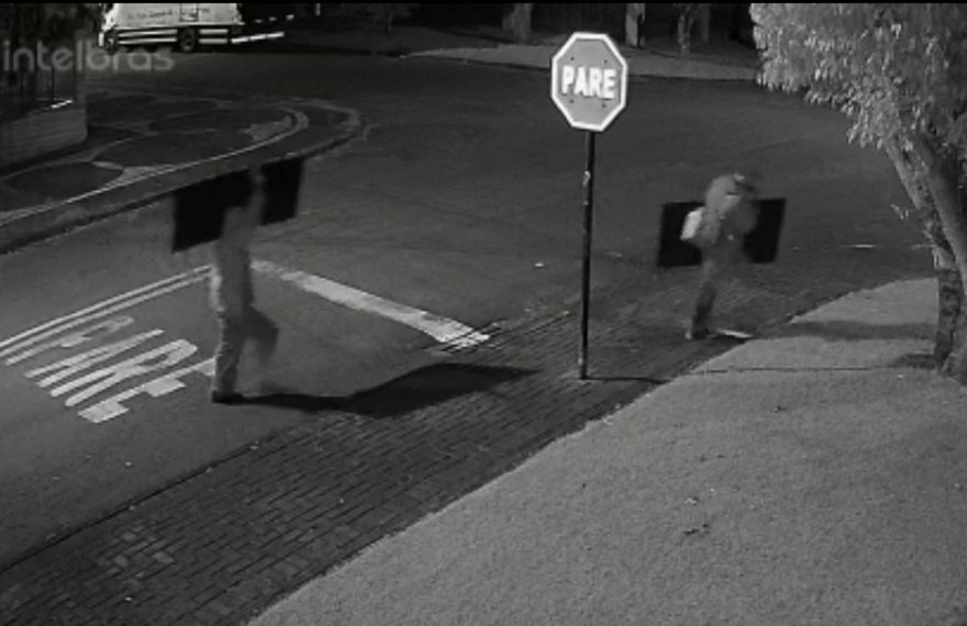 Câmeras flagram ladrões durante furto a residência no Turisparque