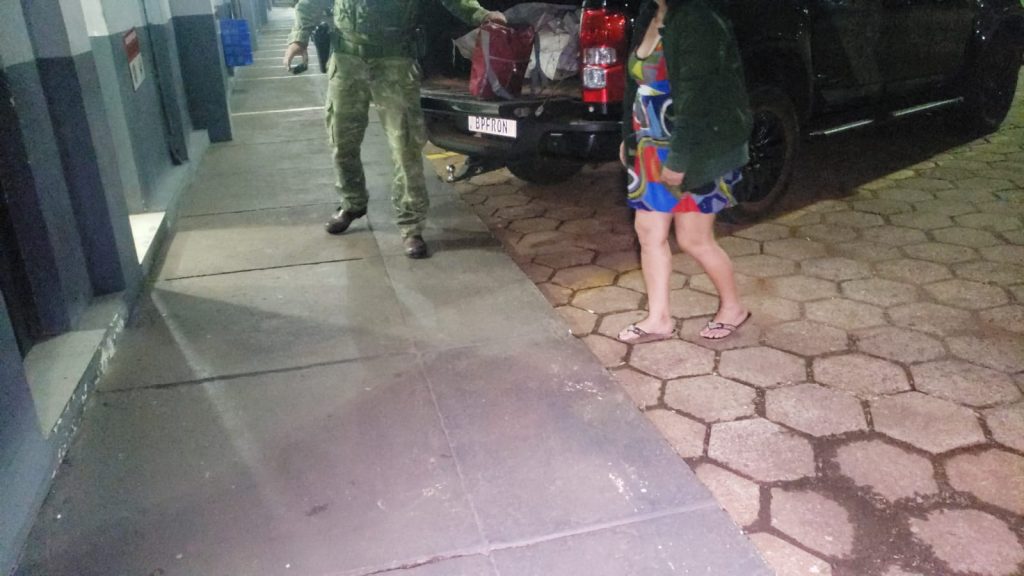 Com anabolizantes colados no corpo, mulher é detida em Cascavel