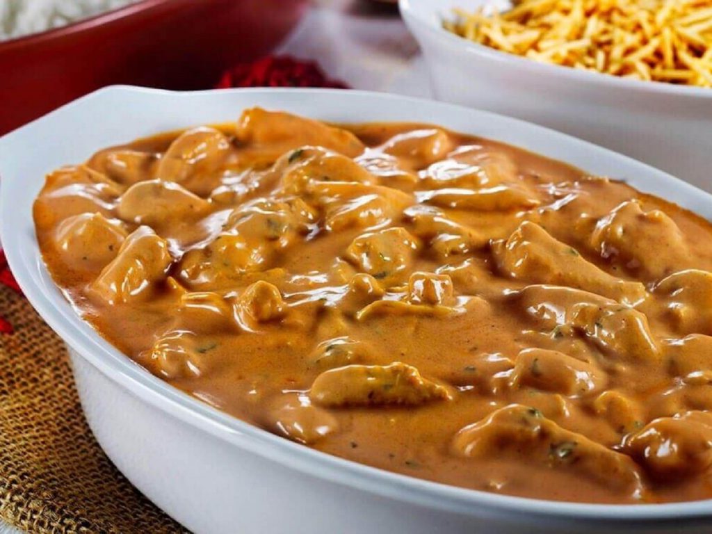 Hoje tem Strogonoff e espaguete alho, óleo e bacon no Restaurante Popular Hoje tem Strogonoff e espaguete alho, óleo e bacon no Restaurante Popular