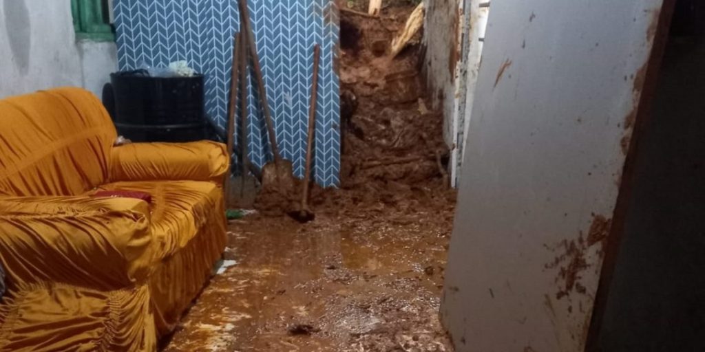 Deslizamento de terra mata duas adolescentes em Camboriú