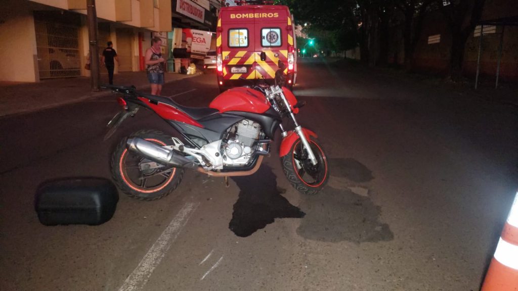 Motociclista fica ferida em colisão de trânsito no Centro