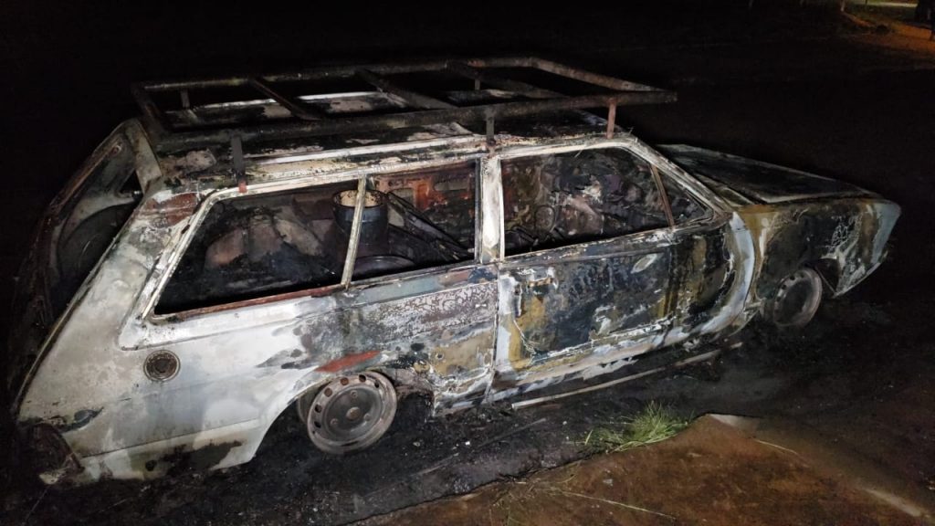 Belina fica destruída após pegar fogo na Tito Muffato