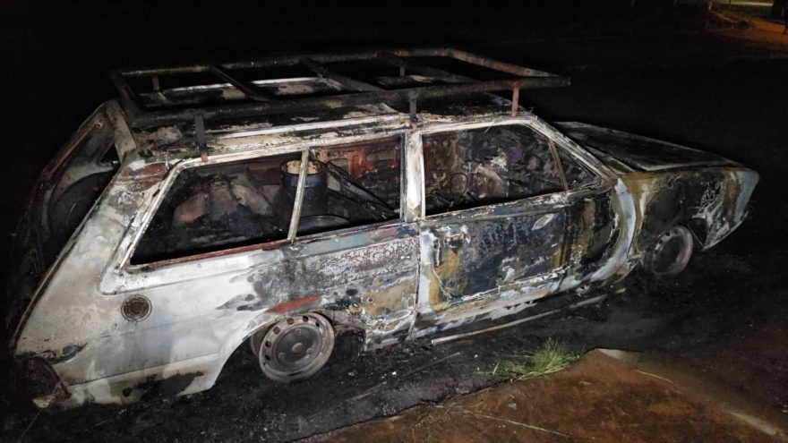 Belina fica destruída após pegar fogo na Tito Muffato