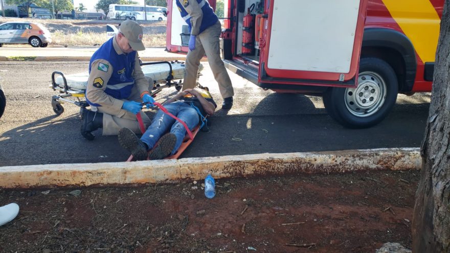 Pelo segundo dia seguido, veículos batem na Av. Piquiri com a Rua Antonina