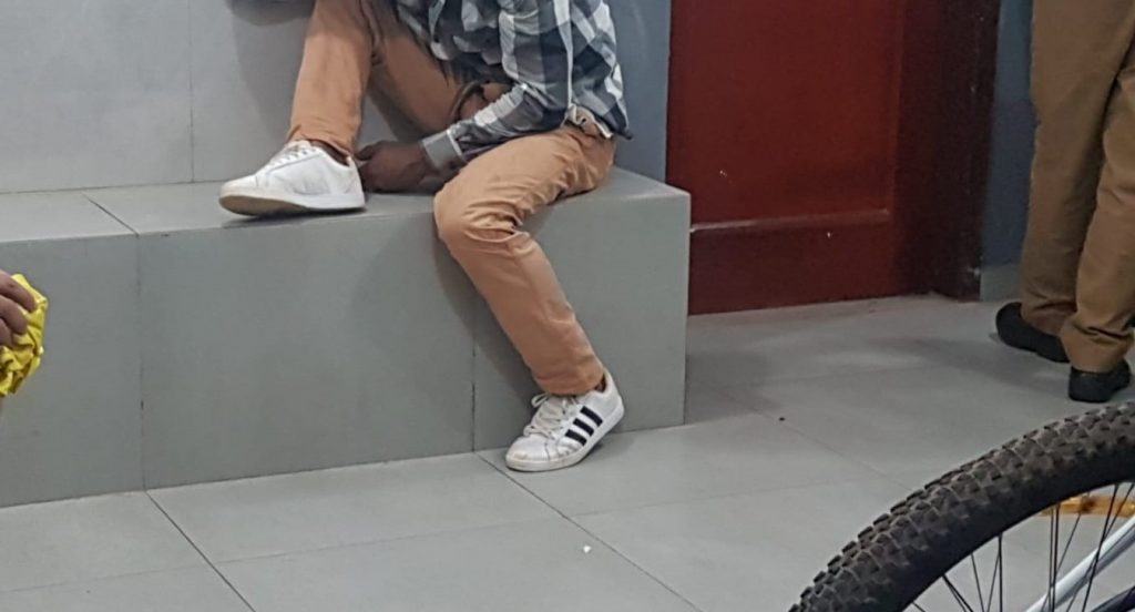 Homem furta objetos de escritório de advocacia e é capturado pela PM na Avenida Rocha Pombo