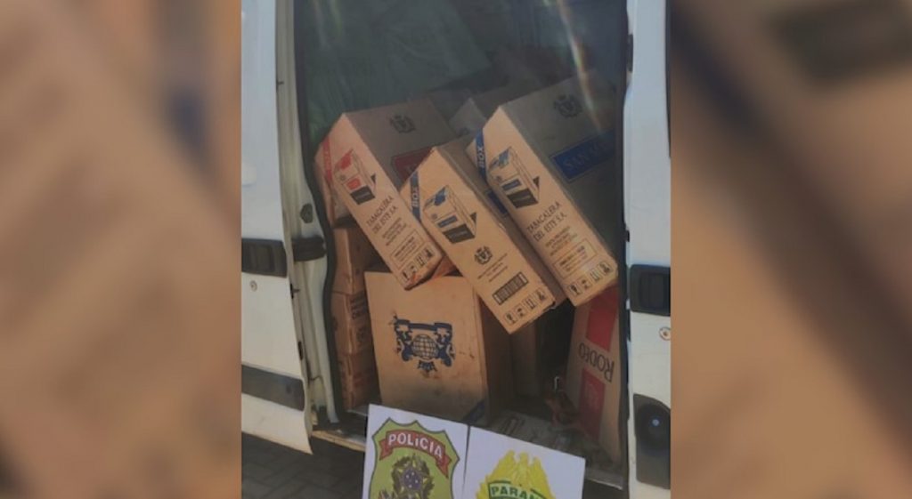 BPFron e Polícia Federal apreendem pacotes de cigarros contrabandeados em Guaíra