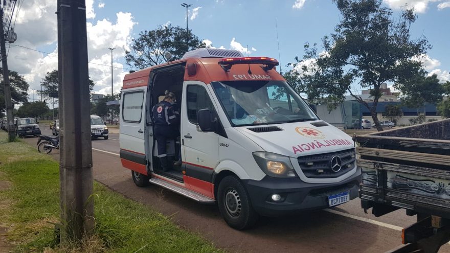 Samu socorre homem convulsionando em via pública