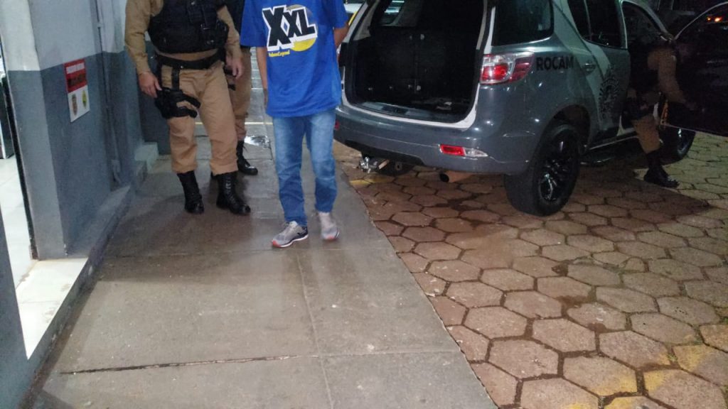 Rocam detém indivíduo em posse de cocaína e crack no centro de Cascavel