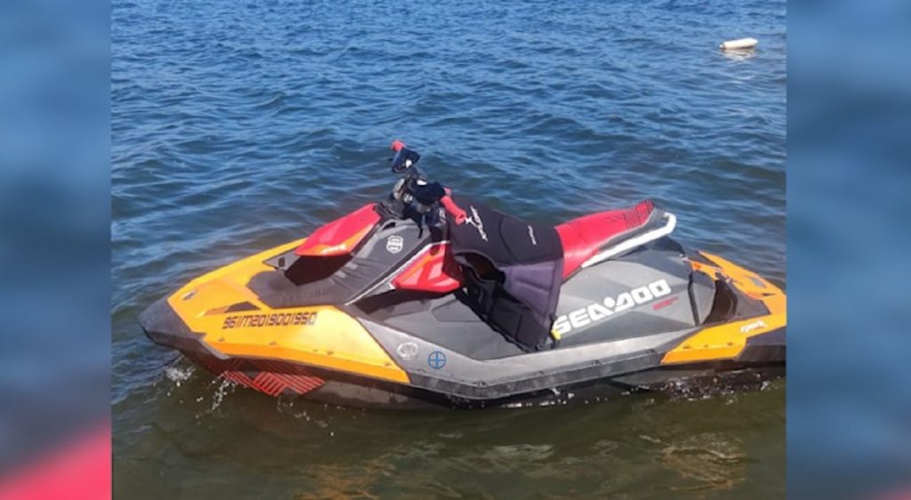 Ladrões invadem residência e furtam jetski no bairro Alto Alegre