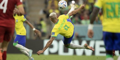 Gol de voleio de Richarlison é eleito o mais bonito da Copa do Catar Imagem referente a Gol de voleio de Richarlison é eleito o mais bonito da Copa do Catar