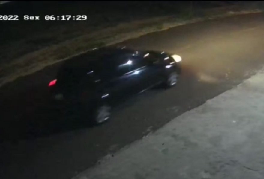 Câmera registra furto de carro no Bairro Interlagos