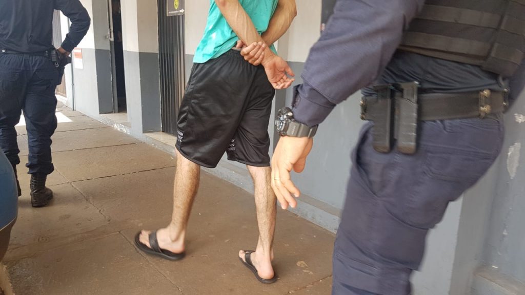 Homem procurado por tráfico e homicídio é detido no Cascavel Velho