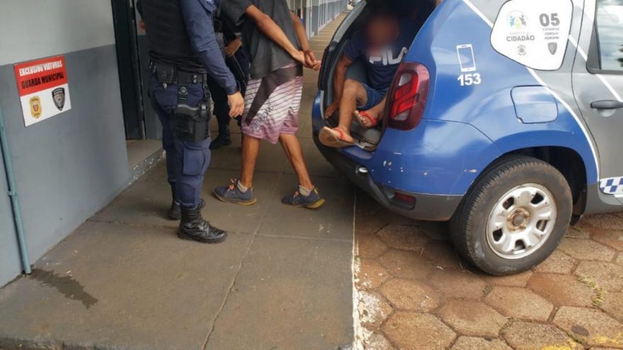 Dupla é detida na região do Colmeia