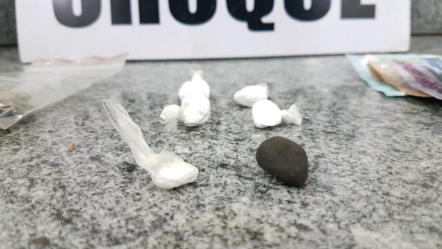 Motociclista flagrado com drogas é detido em Cascavel