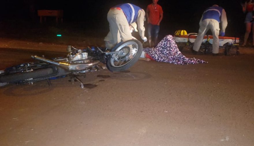 Mulher fratura o braço após cair de moto no Periolo