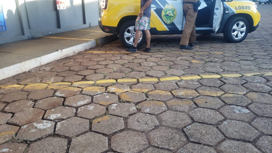 Menor pilotando moto irregular e sem capacete é conduzido para a Delegacia