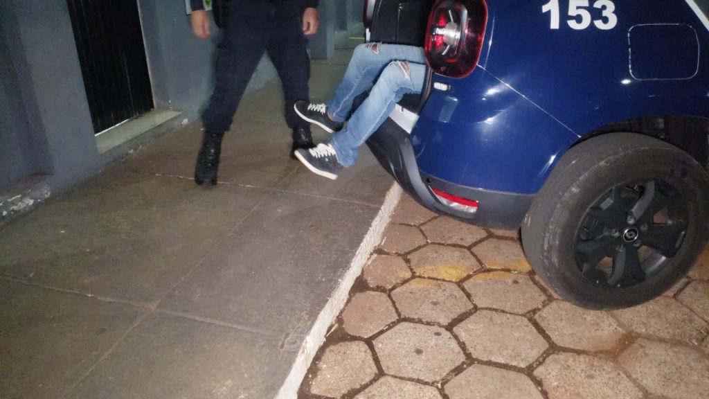 Em consulta de documentos para viajar, homem é detido com mandado de prisão em aberto