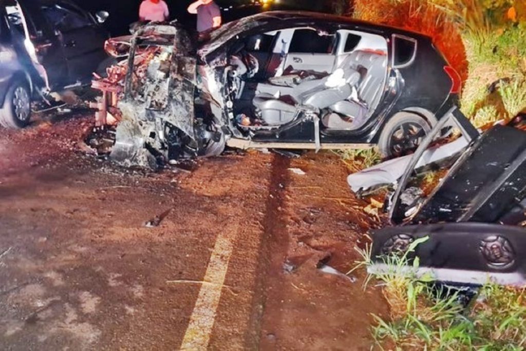 Colisão entre dois carros na PR-559 deixa uma pessoa morta em São Carlos do Ivaí