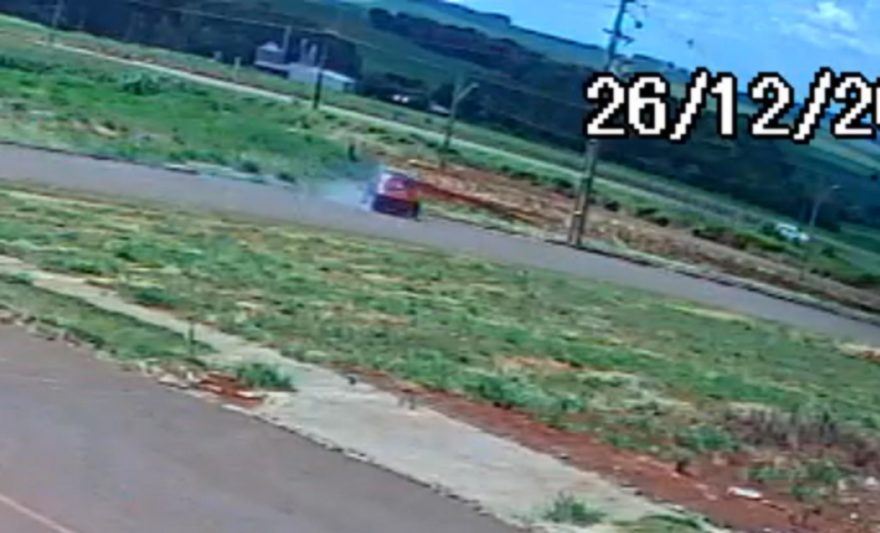 Vídeo mostra acidente que derrubou quatro postes em Cascavel