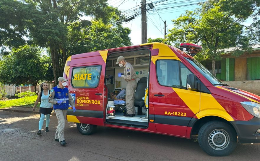 Idosa quebra a perna ao sofrer queda em residência no Cascavel Velho