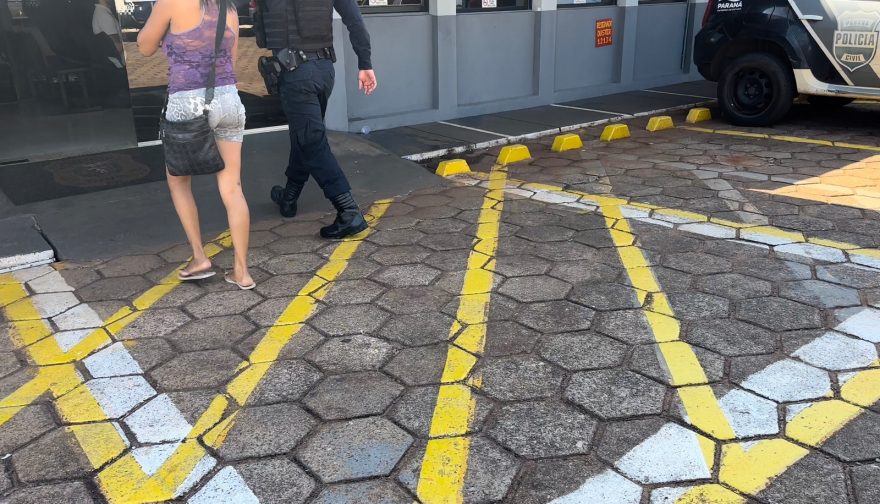 Após ser agredida pelo companheiro, mulher solicita medida protetiva