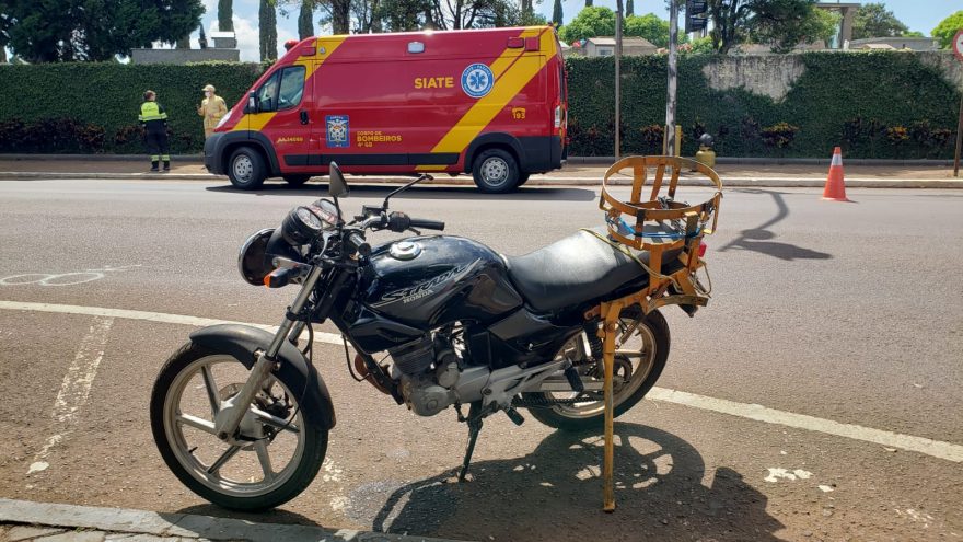 Motociclista fica ferido ao se envolver em acidente com Fusca