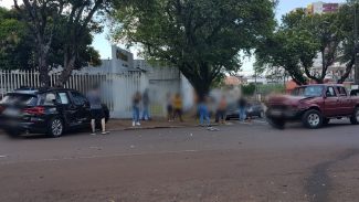 Forte acidente entre BMW e Ranger é registrado no Centro