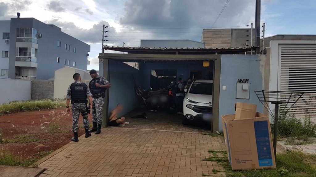 Grande quantidade de maconha e arma são apreendidas em Cascavel