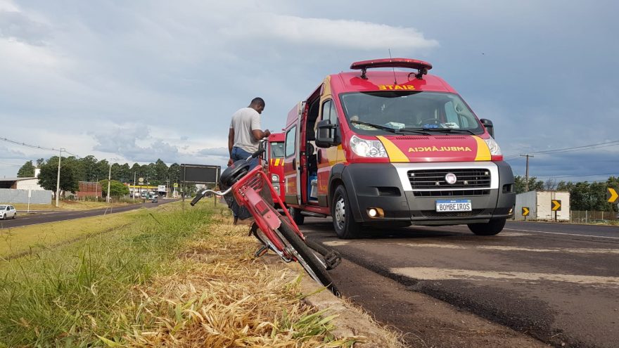 Ciclista fica ferida após colisão de trânsito na BR-277