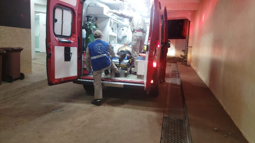 Jogando bola, homem sofre fratura na clavícula