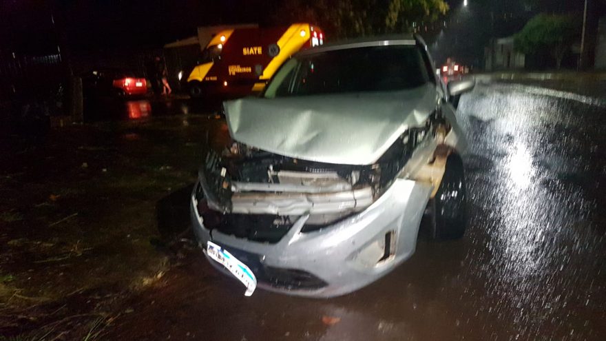 Forte colisão entre carros deixa feridos no Bairro Brasília