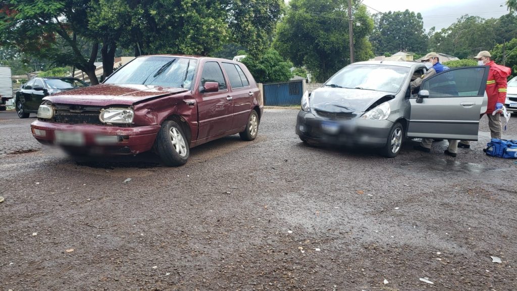 Mulher fica ferida em acidente de trânsito no Pacaembu