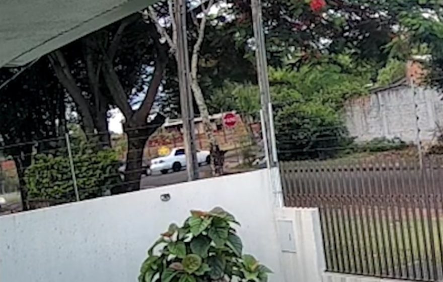 Vídeo mostra carro avançando a preferencial e provocando acidente no Pacaembu