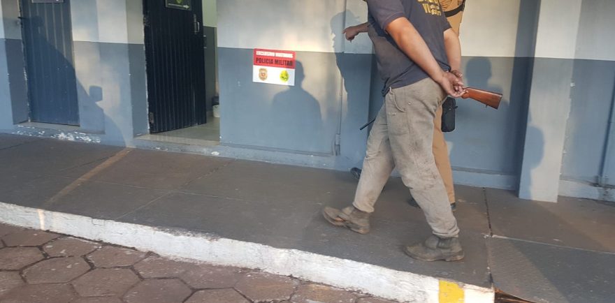 Homem é detido por posse ilegal de espingarda calibre 28