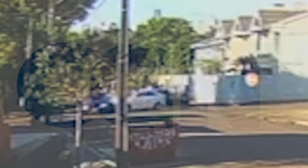 BMW fica danificada em colisão no Neva, veja vídeo