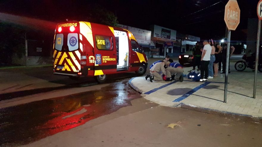 Garupa cai da motocicleta e precisa ser socorrida pelo Siate no bairro Claudete