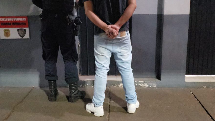 Condutor embriagado entra na contramão, foge da abordagem e é detido, no centro