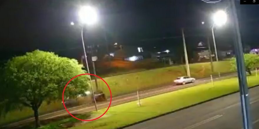 Vídeo: Homem é levado inconsciente ao hospital após grave colisão em Pato Branco