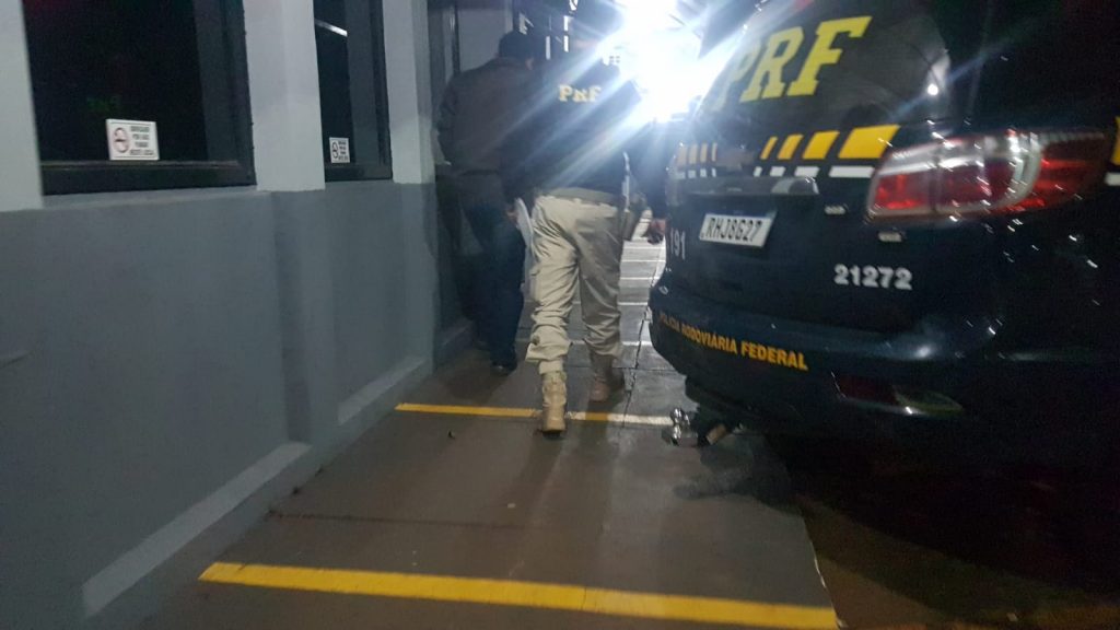 Motorista de Curitiba é detido pela PRF por embriaguez ao volante na BR-277 em Cascavel